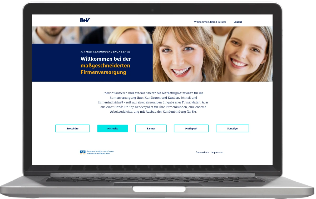 Laptop zeigt R+V Versicherung Microsite-Tool mit Willkommensbildschirm für Firmenmitarbeiter und modularer Navigation